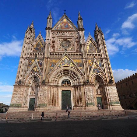 Duomo Budget Apartment Orvieto Bagian luar foto