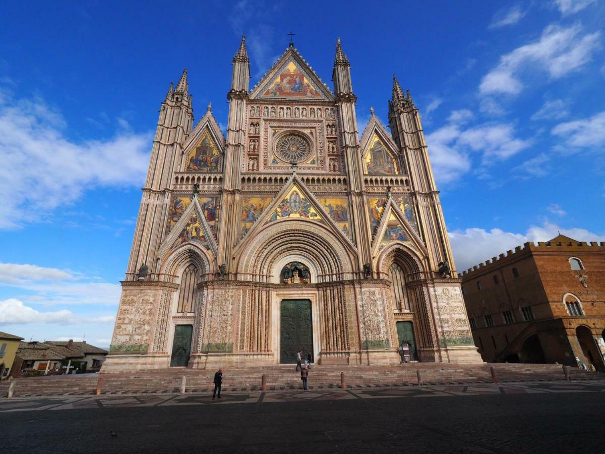 Duomo Budget Apartment Orvieto Bagian luar foto